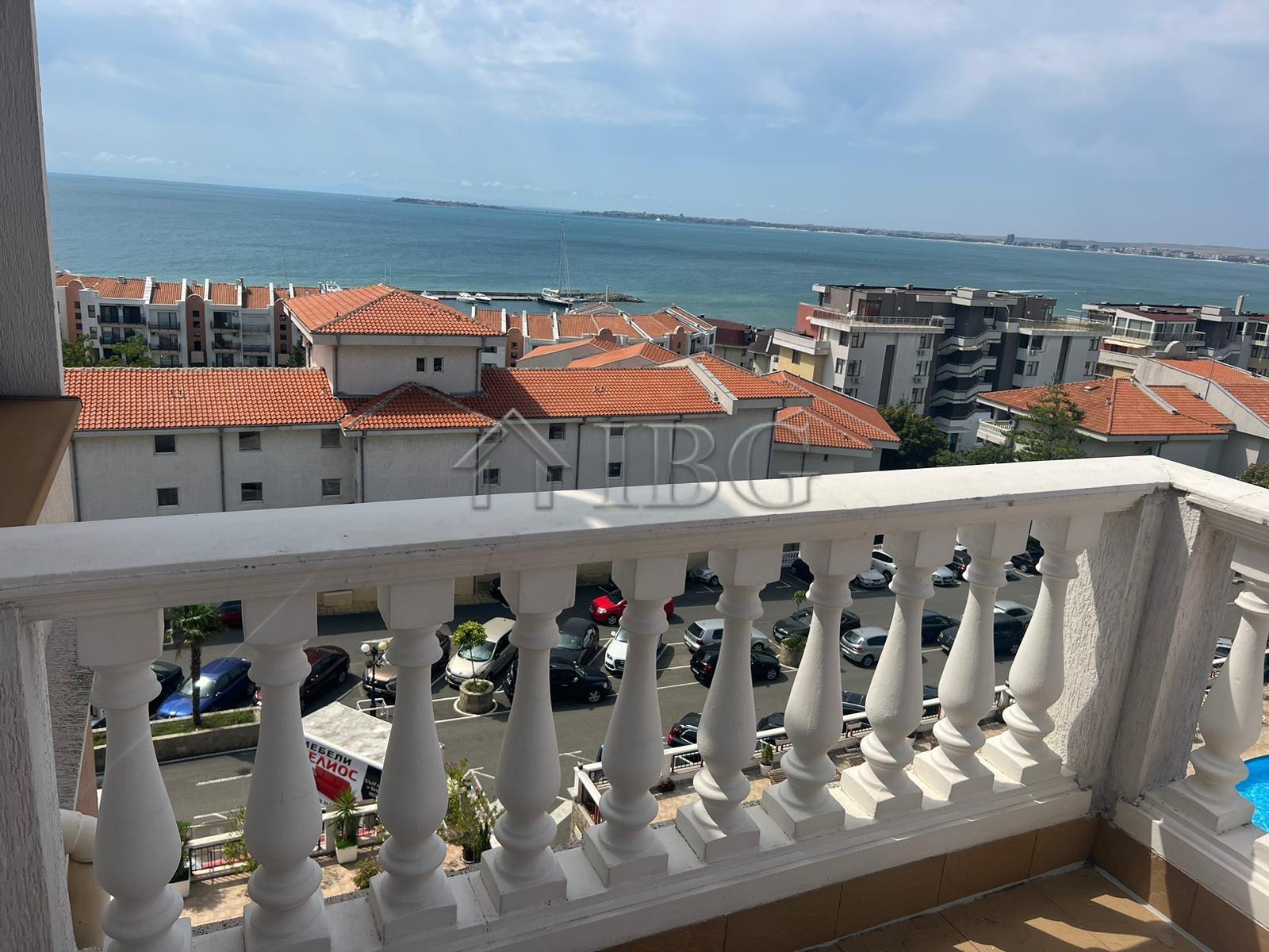 3-Bedroom Apartment with Yacht Harbor View in Caprice, Sveti Vlas — photo 9 of 18