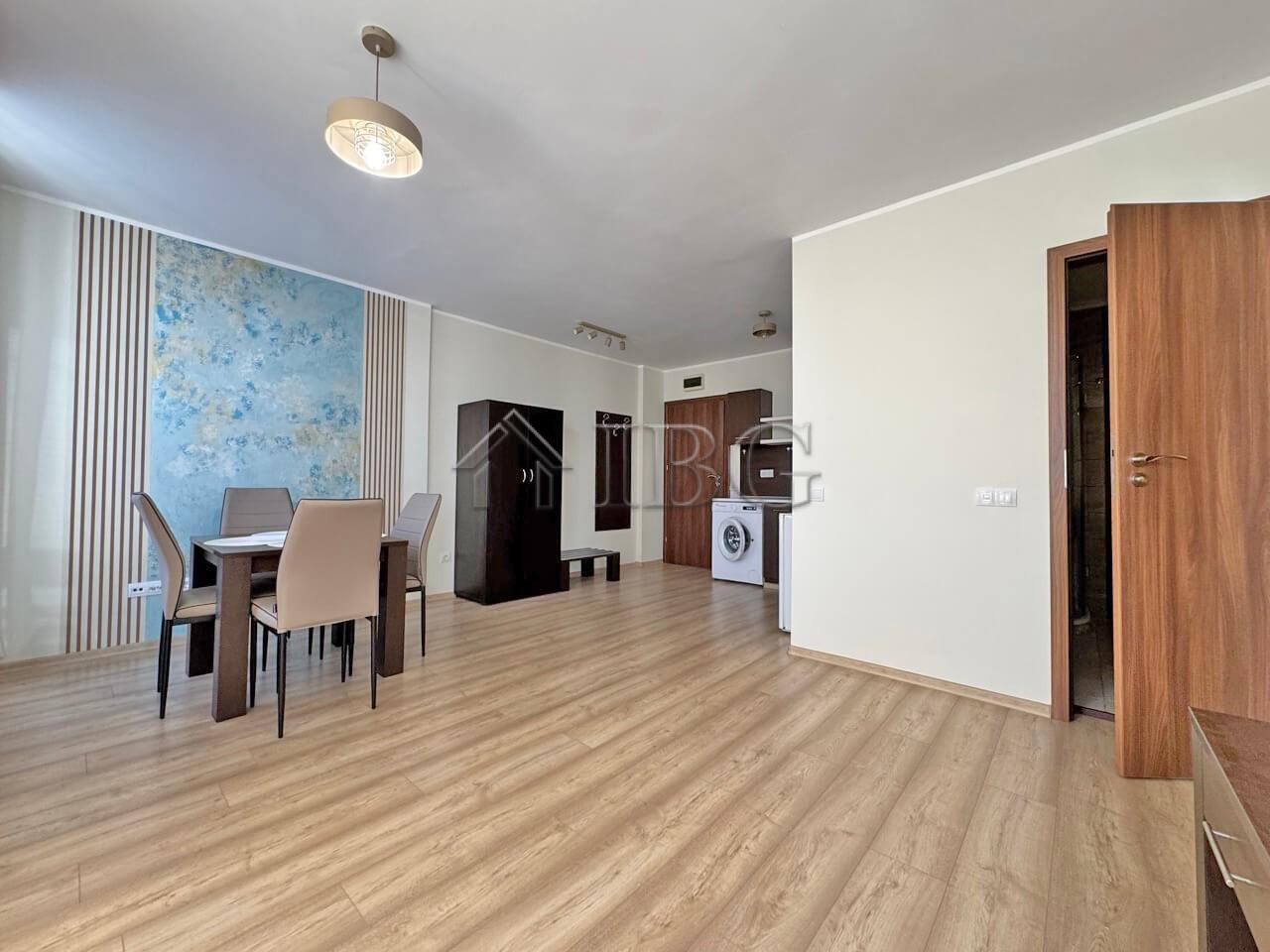 Bright 1-Bedroom Apartment with Pool View - Camelot, Sunny Beach — photo 10 of 13
