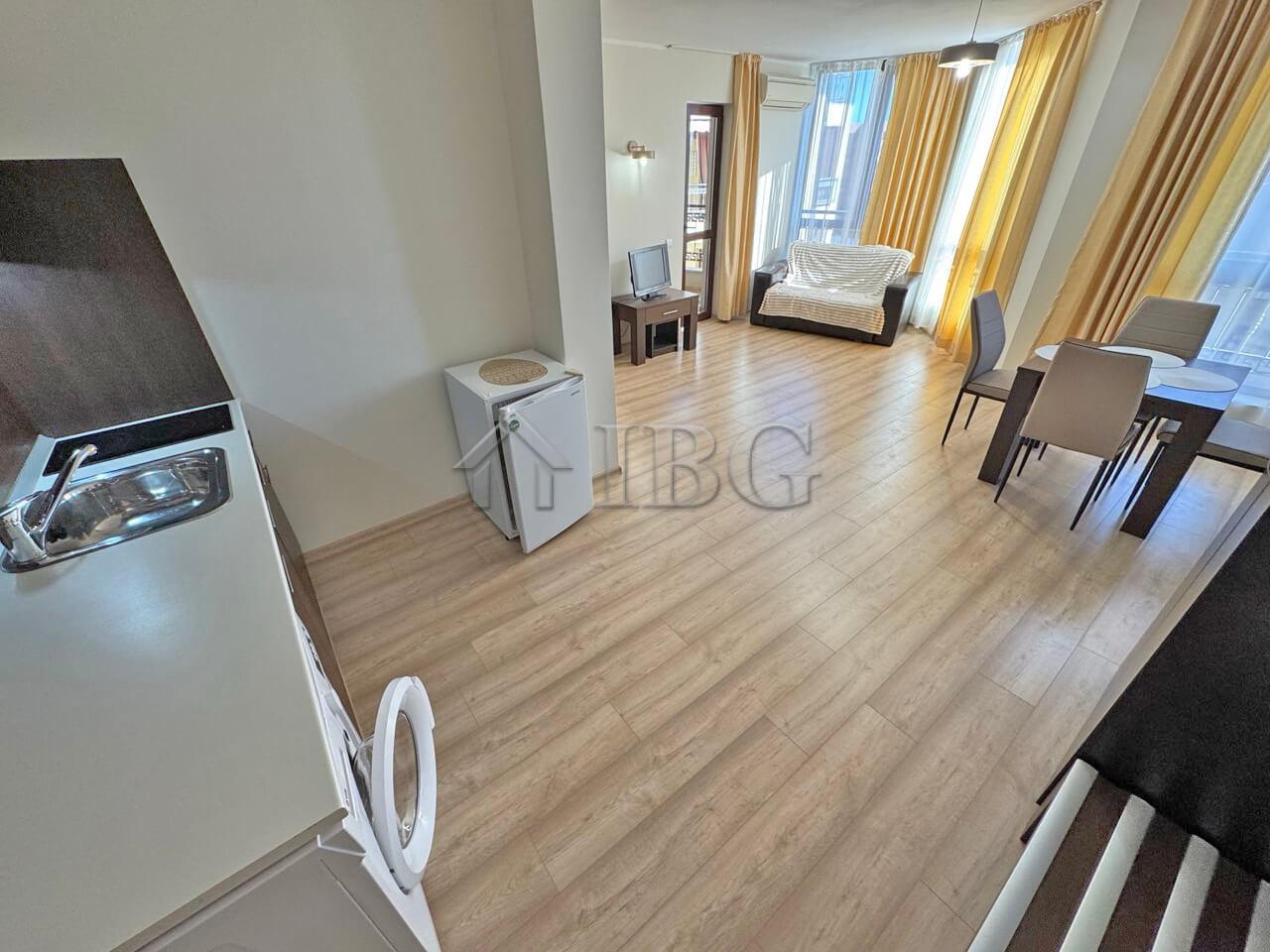 Bright 1-Bedroom Apartment with Pool View - Camelot, Sunny Beach — photo 8 of 13