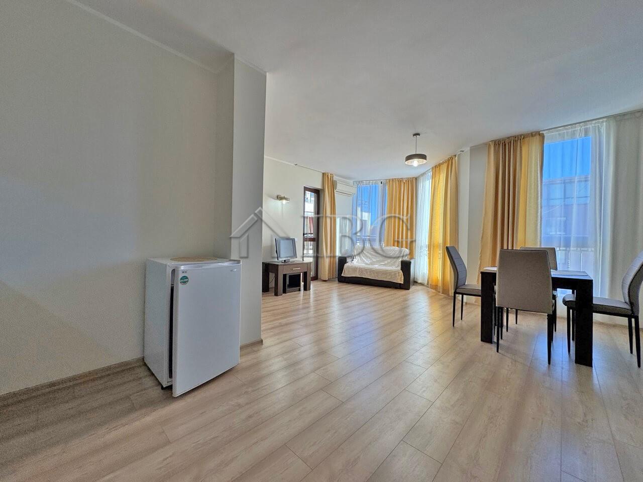 Bright 1-Bedroom Apartment with Pool View - Camelot, Sunny Beach — photo 9 of 13