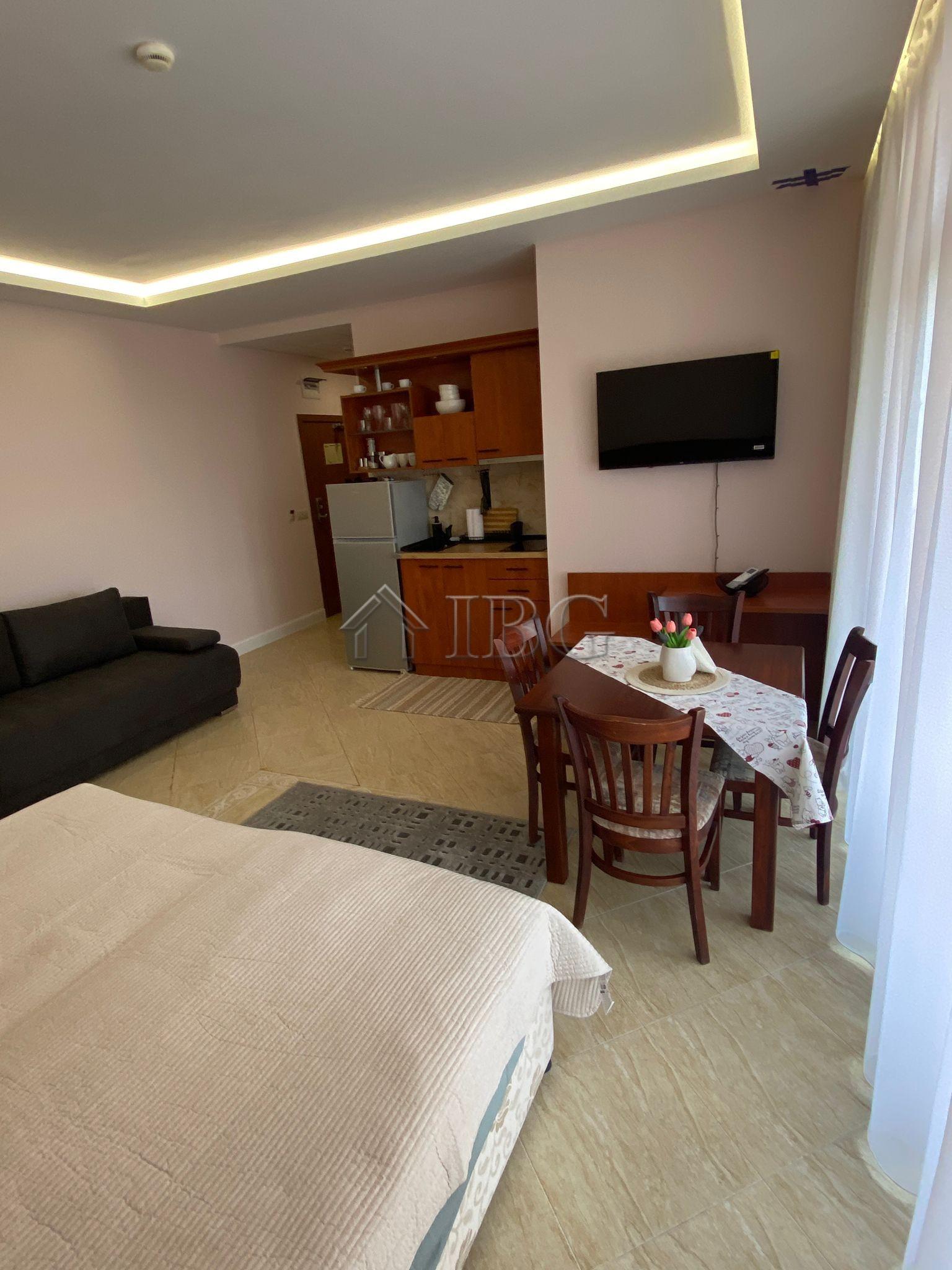 Spacious Studio with Pool View in Palazzo Complex, Sunny Beach — photo 6 of 10