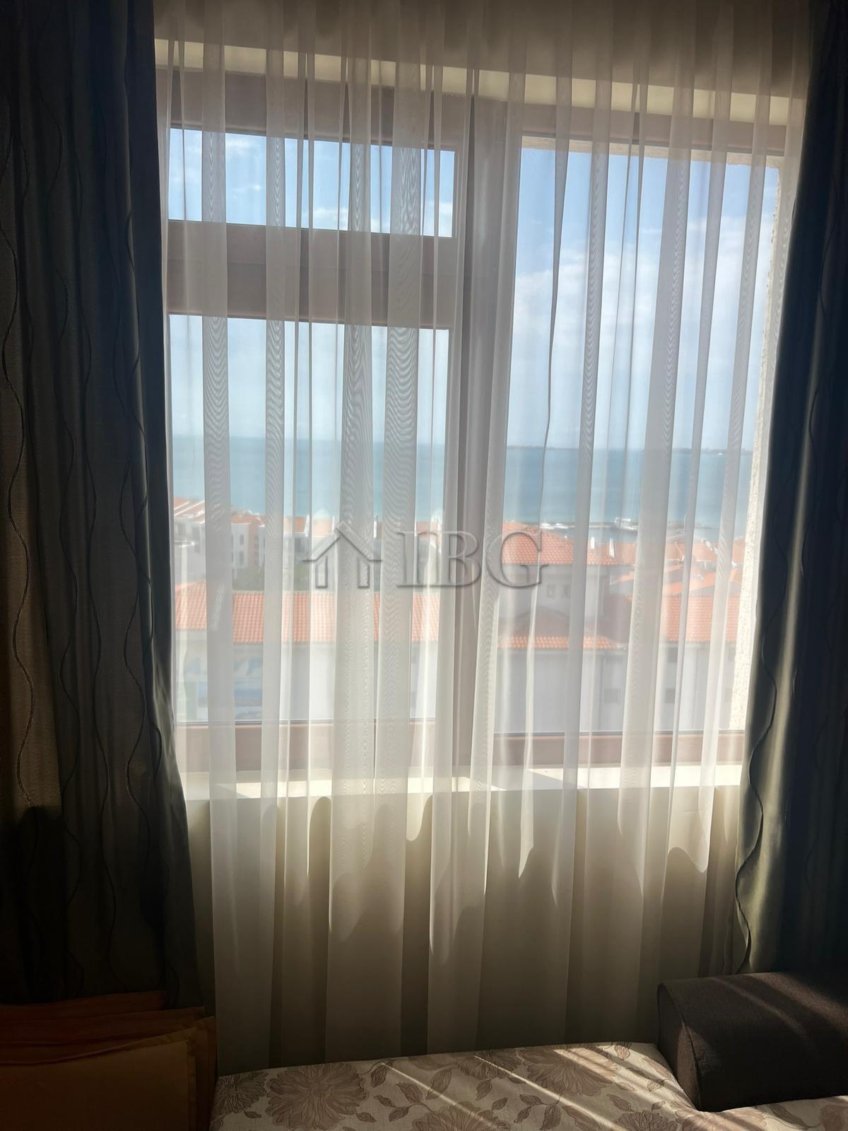 3-Bedroom Apartment with Yacht Harbor View in Caprice, Sveti Vlas — photo 10 of 18