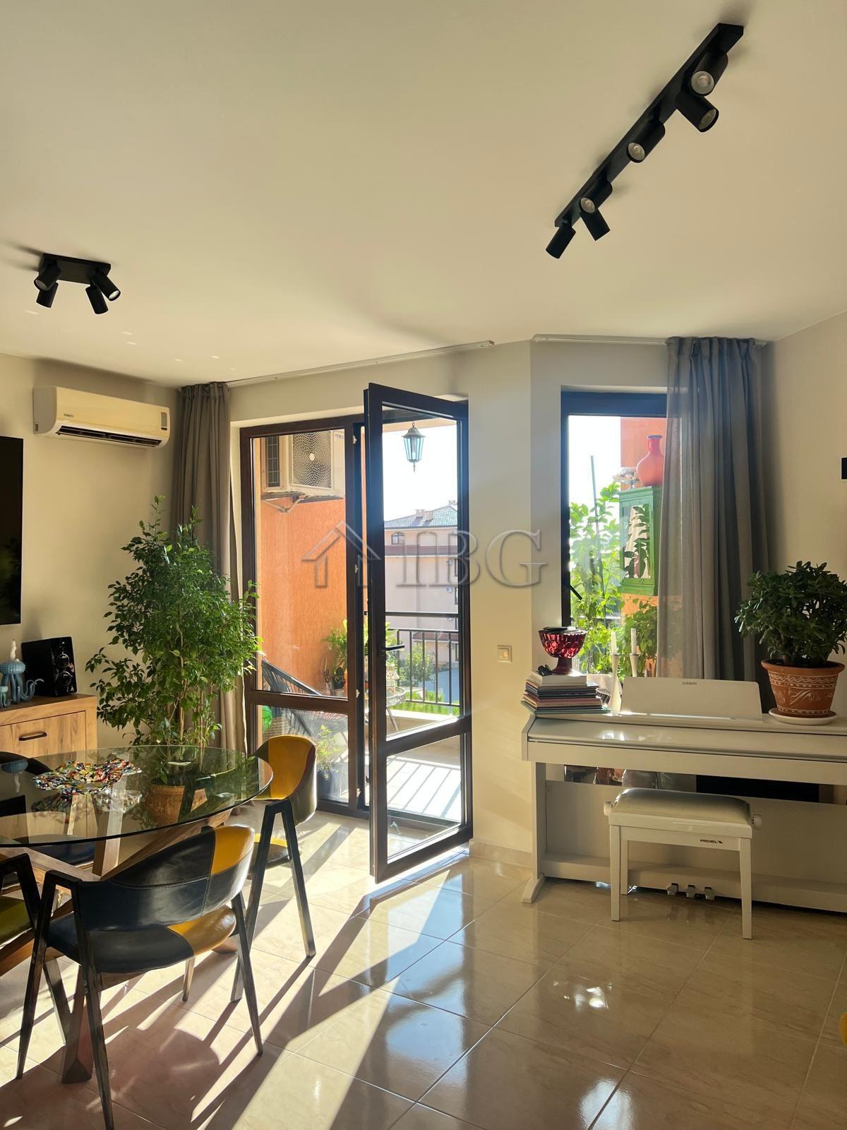 One-Bedroom Apartment with Pool and Partial Sea View in Star Dreams, Sveti Vlas — photo 2