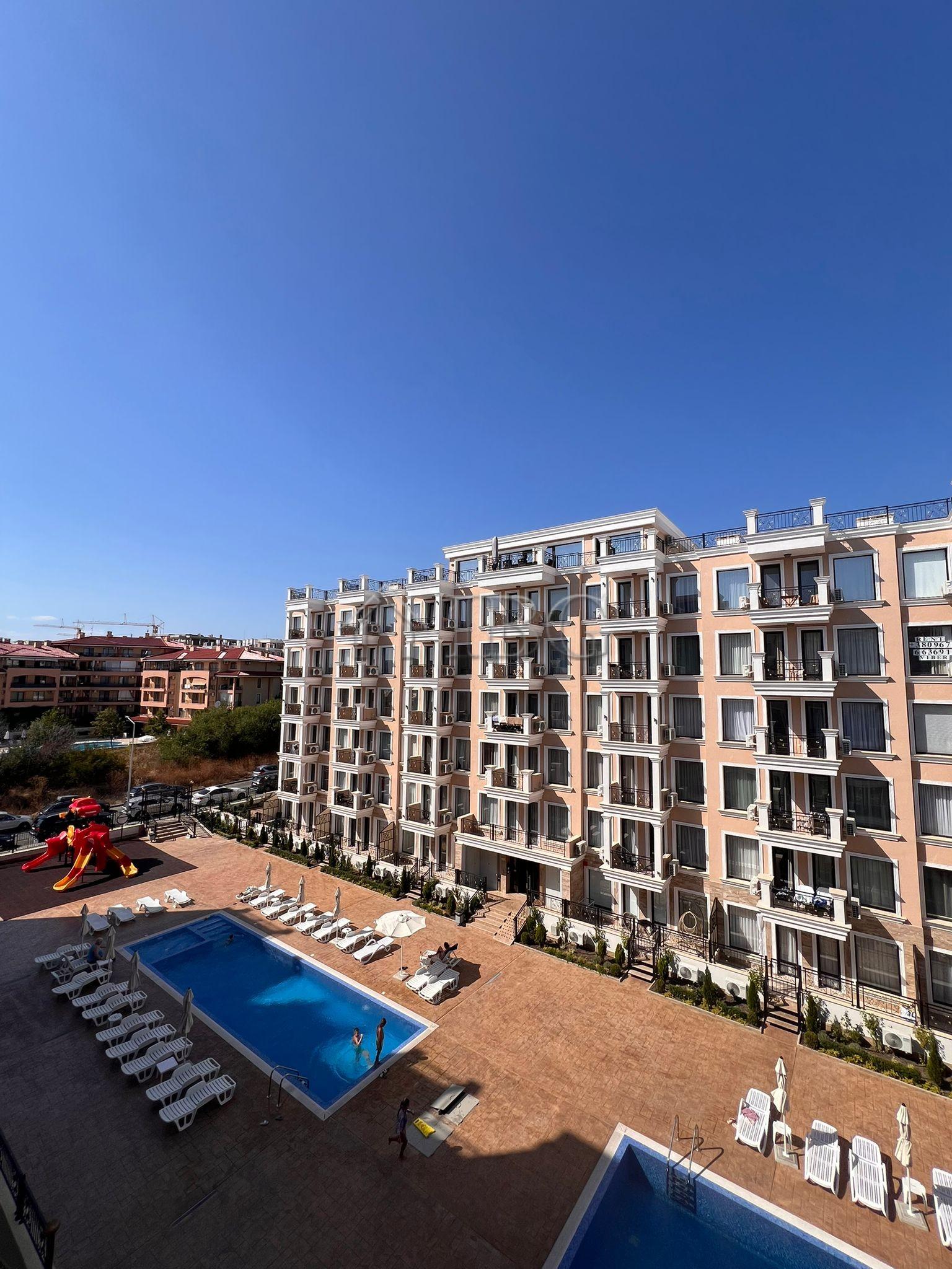 Modern One-Bedroom Apartment with Pool View in Polar Star, Sveti Vlas — photo 16 of 16