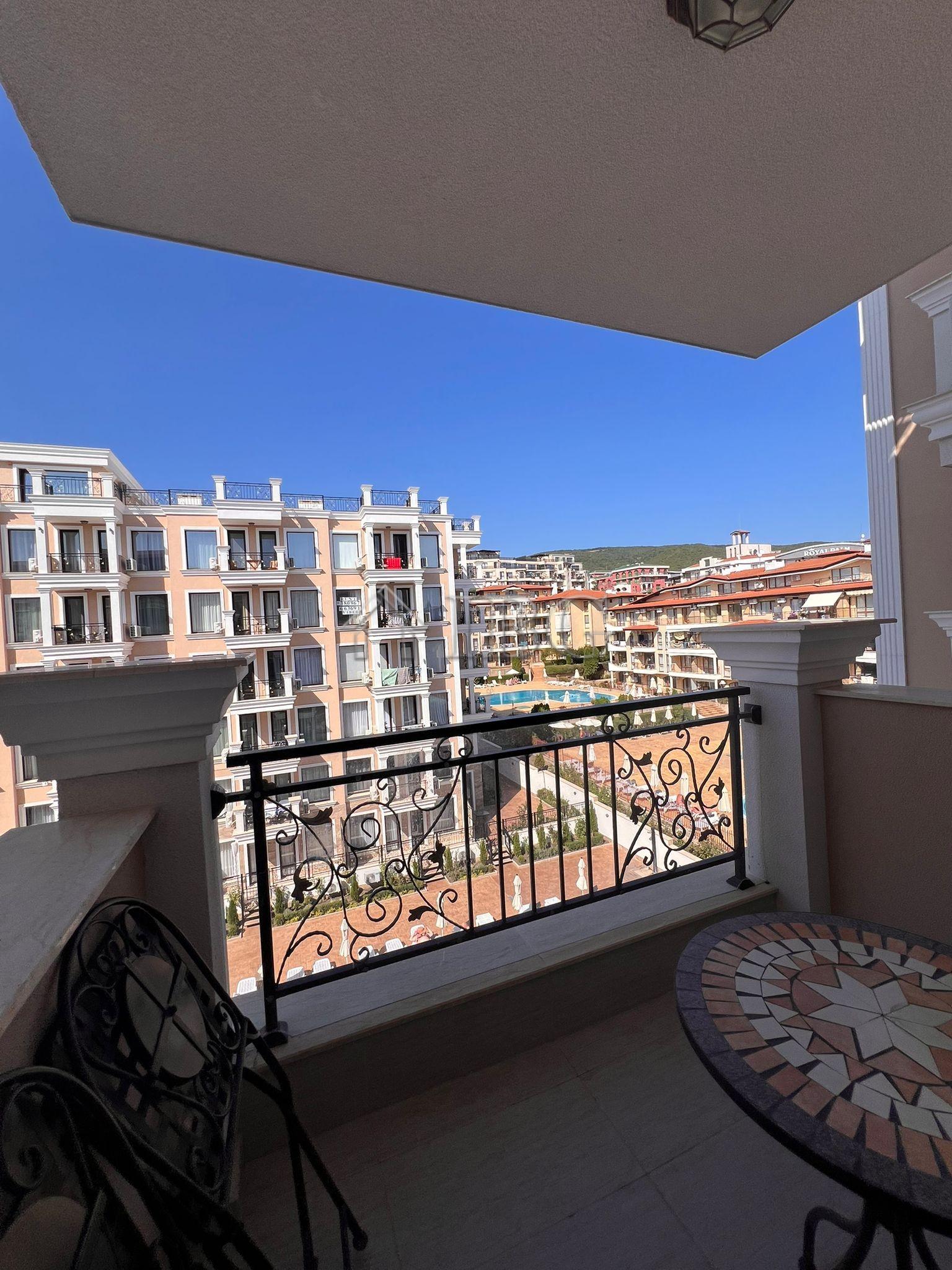 Modern One-Bedroom Apartment with Pool View in Polar Star, Sveti Vlas — photo 15 of 16