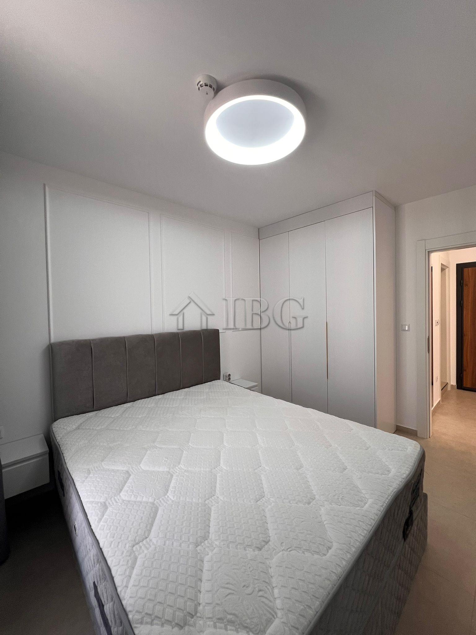 Modern One-Bedroom Apartment with Pool View in Polar Star, Sveti Vlas — photo 11 of 16