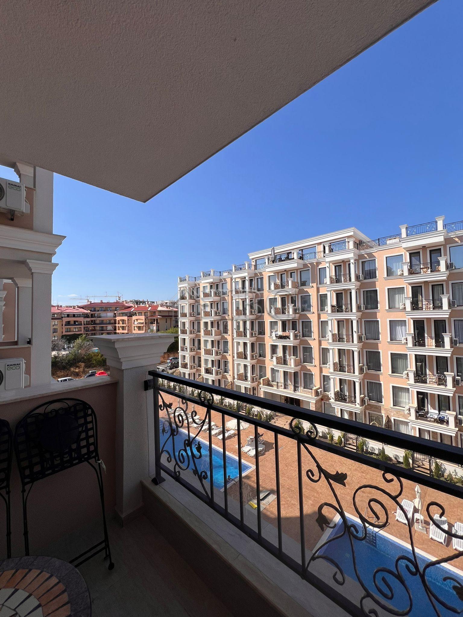 Modern One-Bedroom Apartment with Pool View in Polar Star, Sveti Vlas — photo 14 of 16