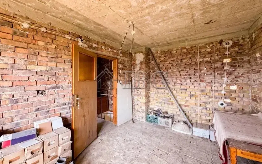 Three-Story House with Land in the Village of Kitka, Burgas Region — photo 8 of 13