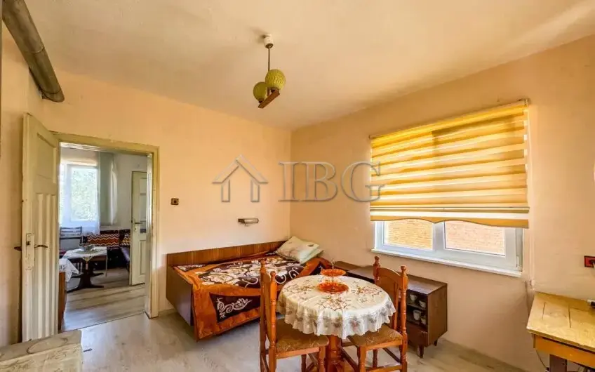 Two-Story House with Land in the Center of Sredets, Burgas Region — photo 11 of 23