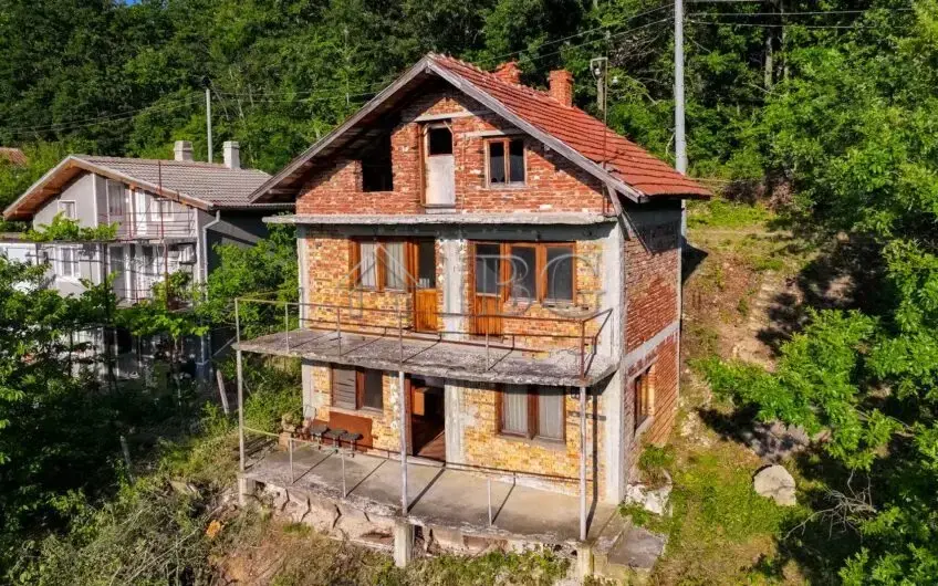 Three-Story House with Land in the Village of Kitka, Burgas Region — photo 11 of 13