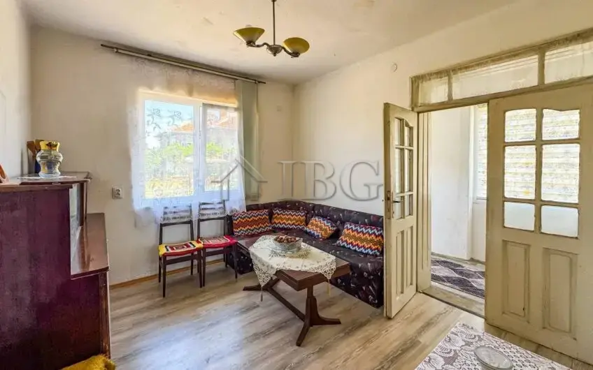 Two-Story House with Land in the Center of Sredets, Burgas Region — photo 13 of 23