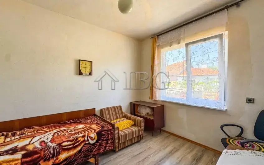 Two-Story House with Land in the Center of Sredets, Burgas Region — photo 14 of 23