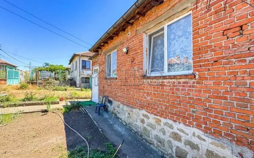 Two-Story House with Land in the Center of Sredets, Burgas Region — photo 9 of 23