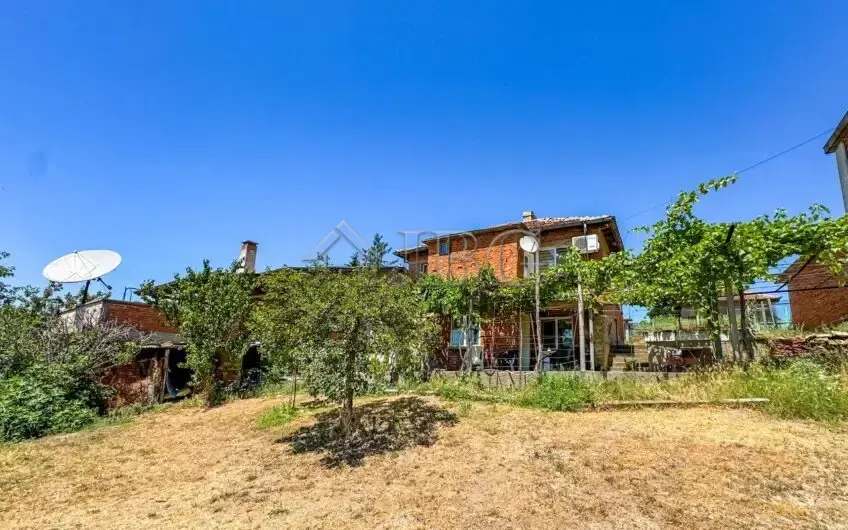 Two-Story House with Land in the Center of Sredets, Burgas Region — photo 3