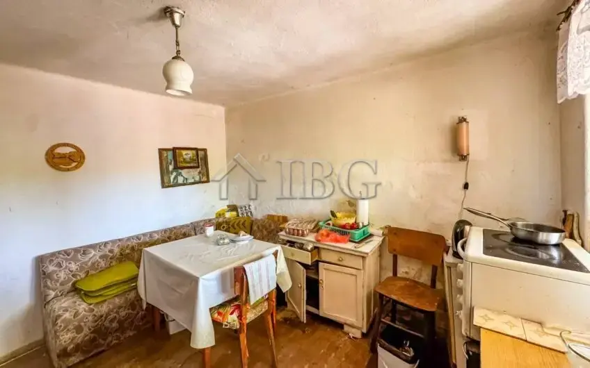 Two-Story House with Land in the Center of Sredets, Burgas Region — photo 12 of 23