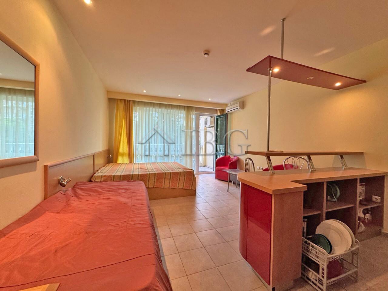 Big Studio with Balcony in Planet Hotel Residential Complex - 2nd line to the Sea, Sunny Beach — photo 11 of 21