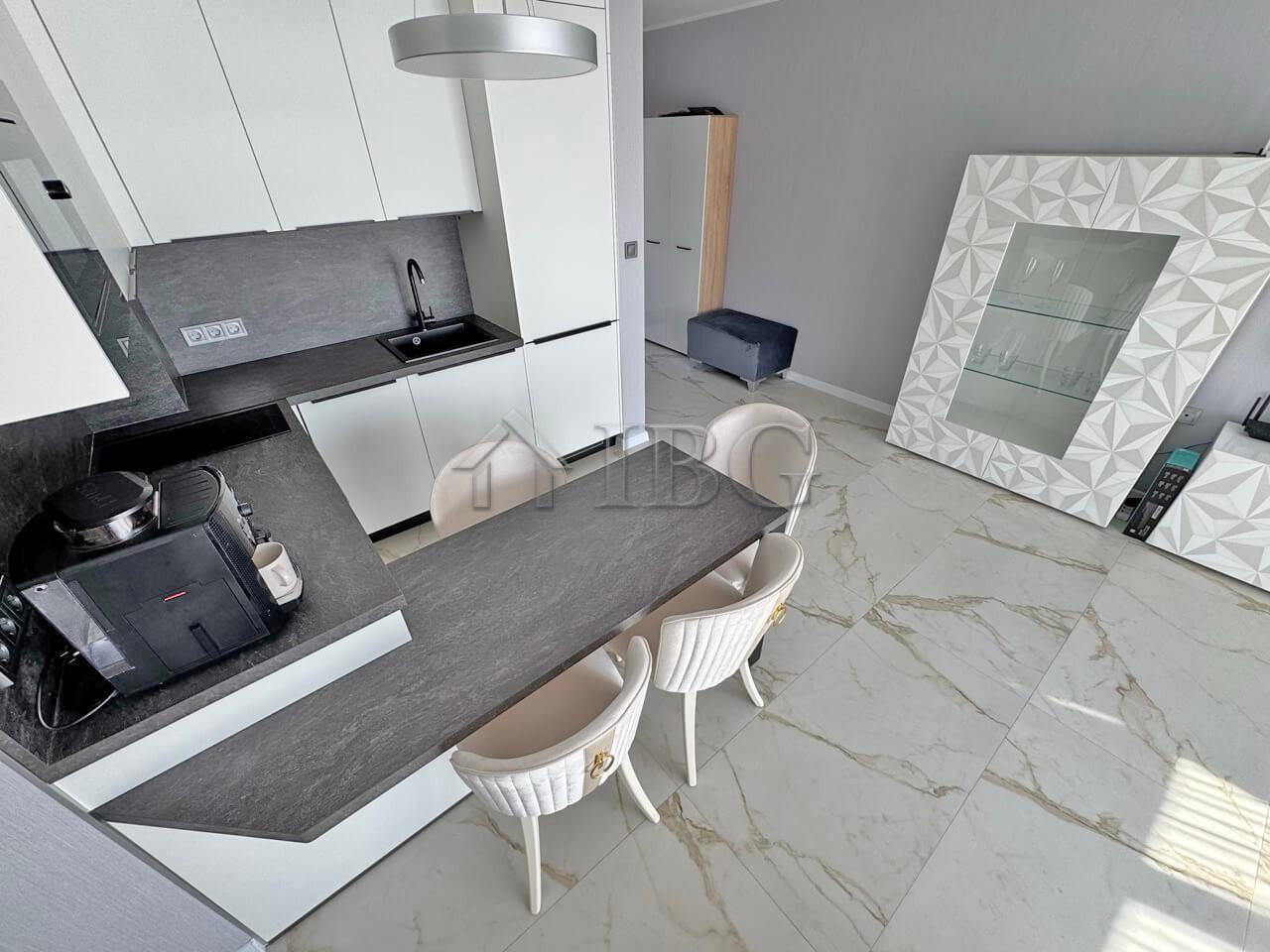 Super Sea View! 2-Bedroom Apartment with Large Balcony Sun Coast, Sveti Vlas — photo 7 of 17