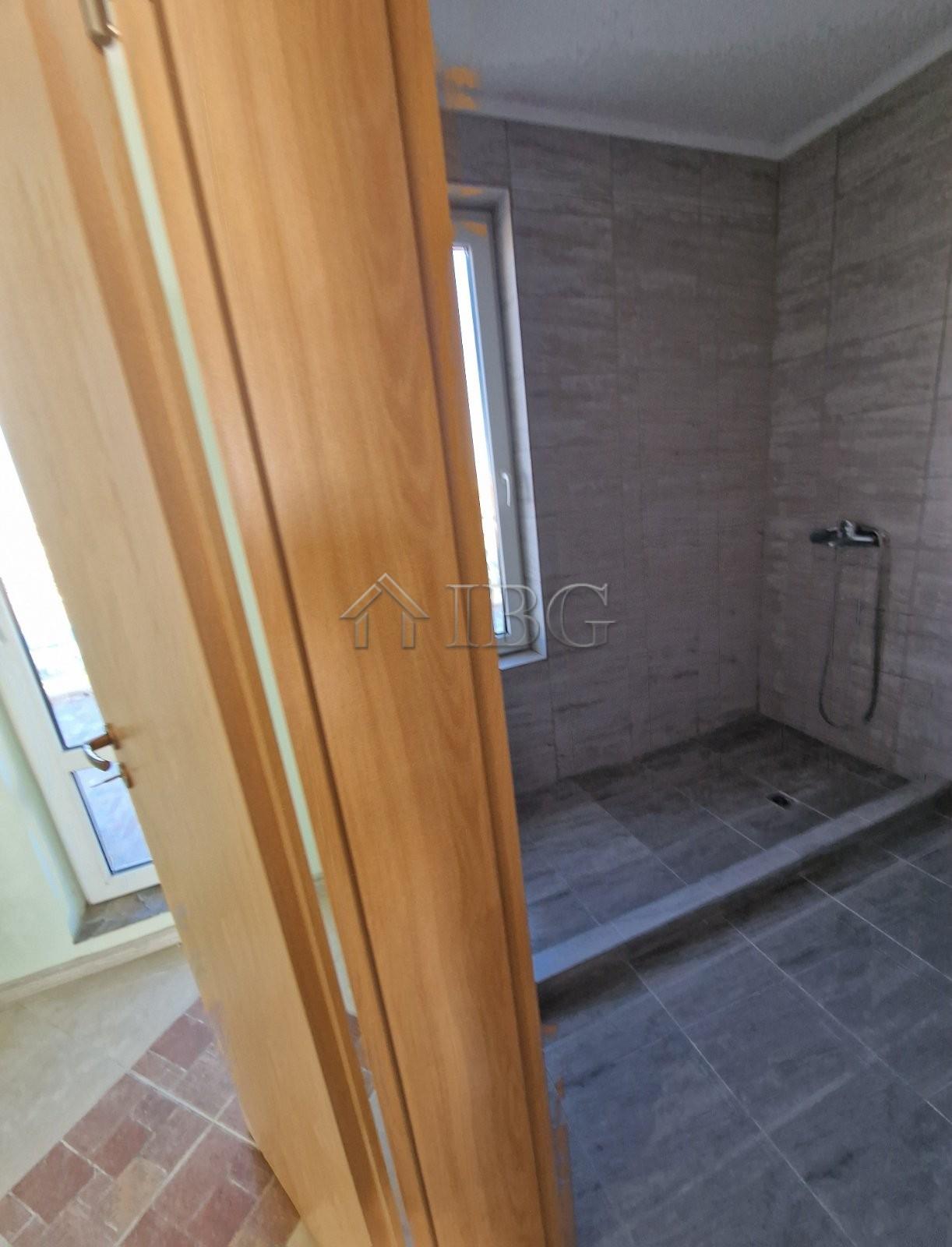 3-Bedroom Penthouse in Oasis Complex, Ravda — First Line to the Sea — photo 11 of 25