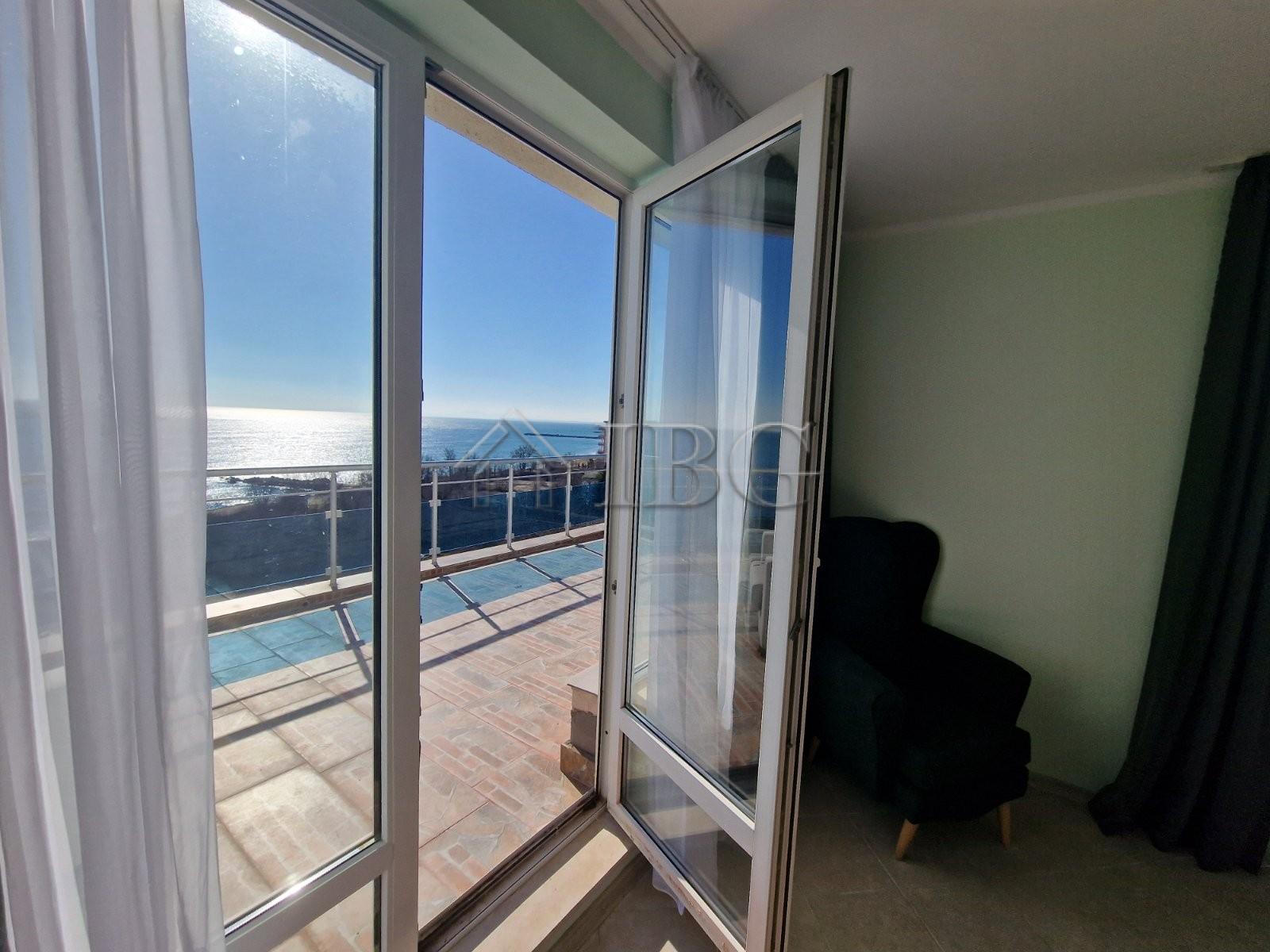 3-Bedroom Penthouse in Oasis Complex, Ravda — First Line to the Sea — photo 12 of 25