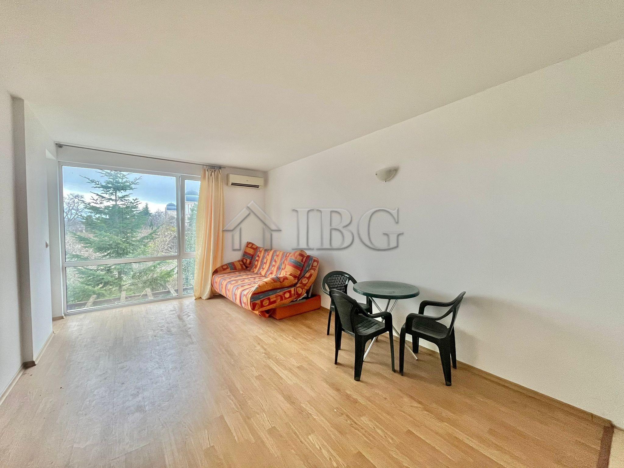 1-Bedroom Apartment with Sea and Green Area View in Sveti Nikola Complex, Sveti Vlas — main photo