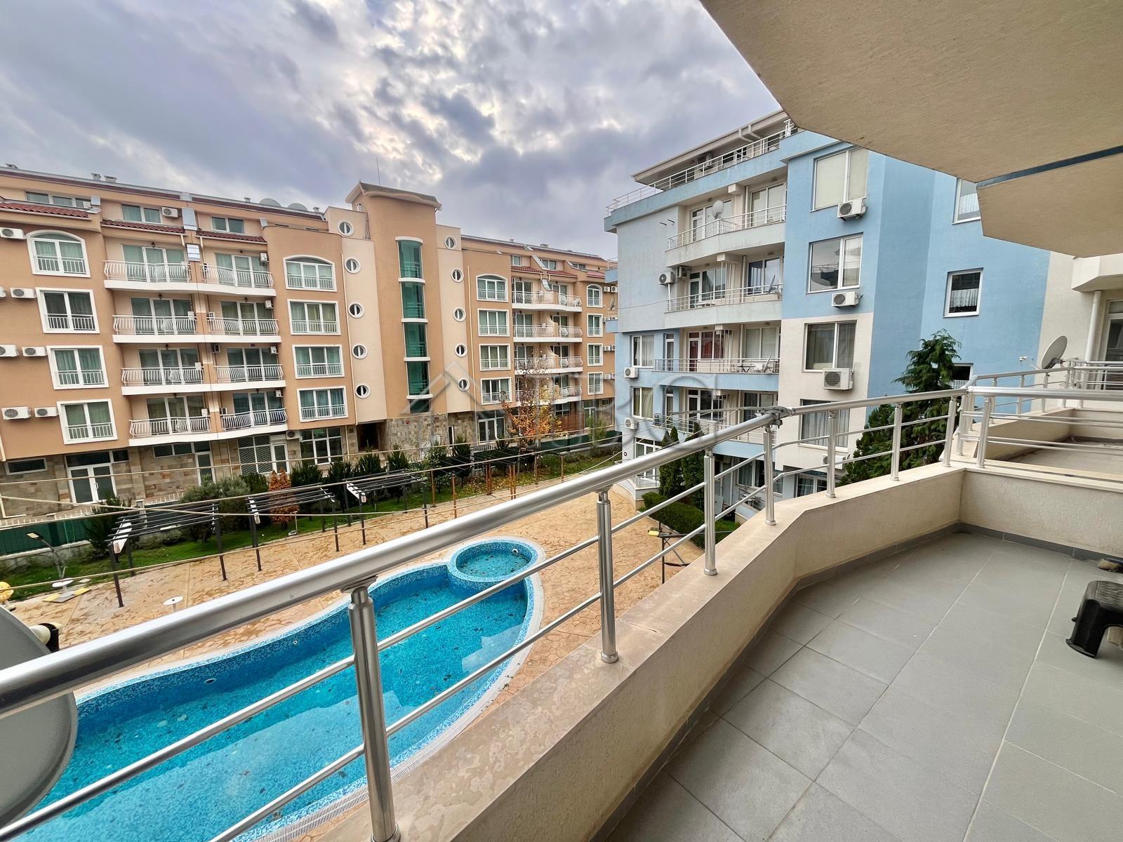 2-Bedroom Apartment with Pool View in Laguna 3, Sunny Beach — photo 3