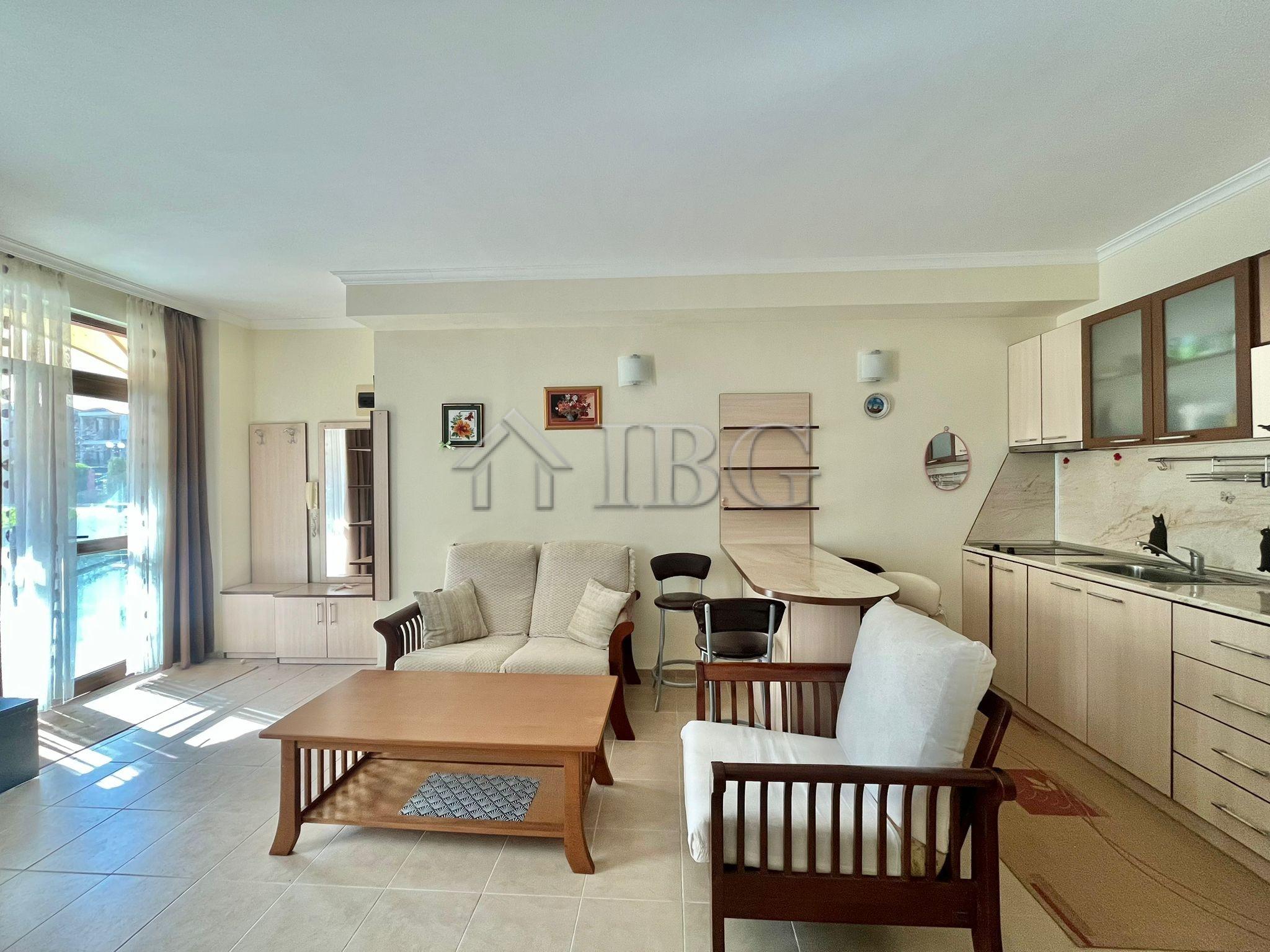 1-Bedroom Apartment with Pool View in Saint George Palace, Sveti Vlas — photo 5 of 10