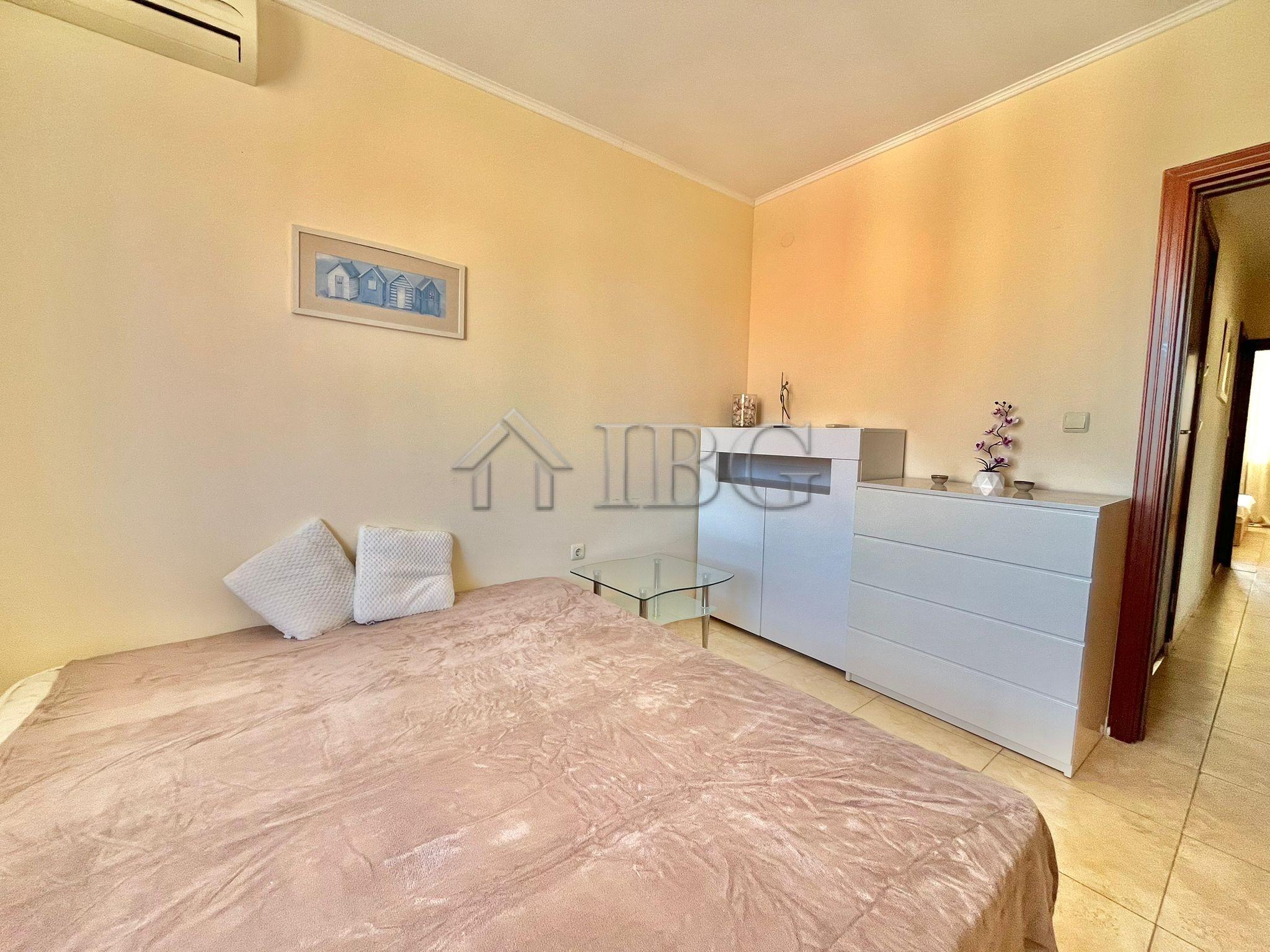 Spacious 3-Bedroom Apartment in Apollon 4, Ravda — photo 16 of 18