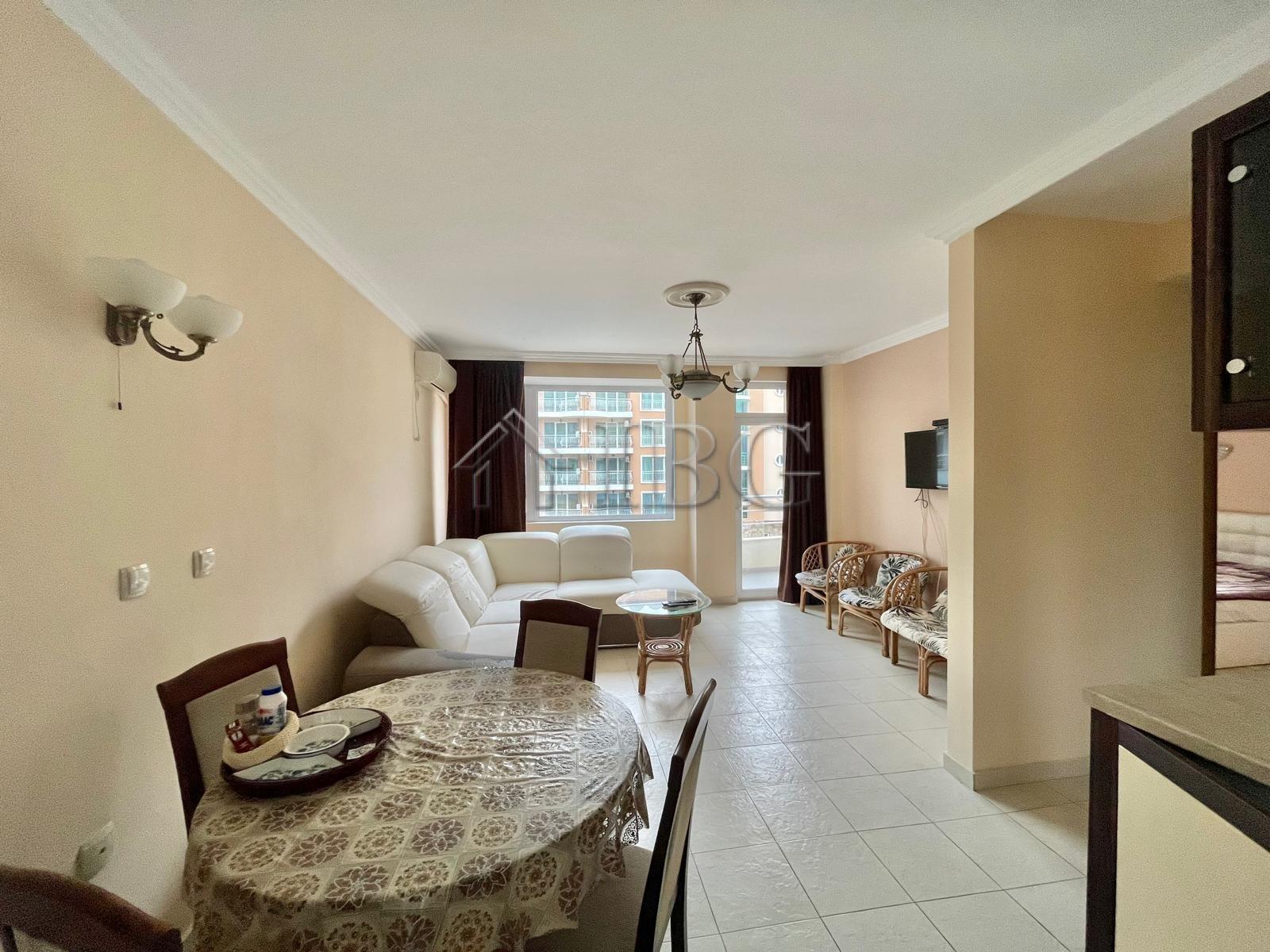 2-Bedroom Apartment with Pool View in Laguna 3, Sunny Beach — photo 4 of 12