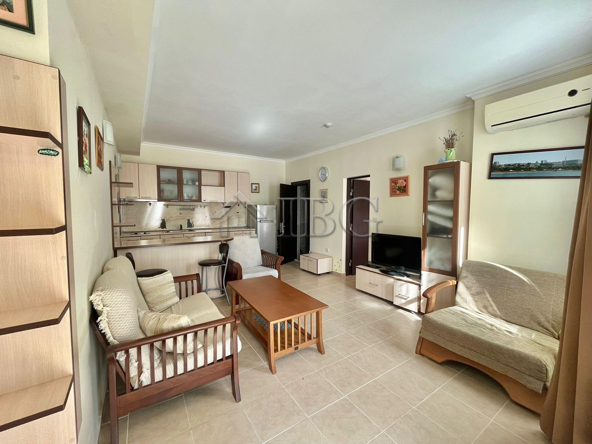 1-Bedroom Apartment with Pool View in Saint George Palace, Sveti Vlas — photo 6 of 10