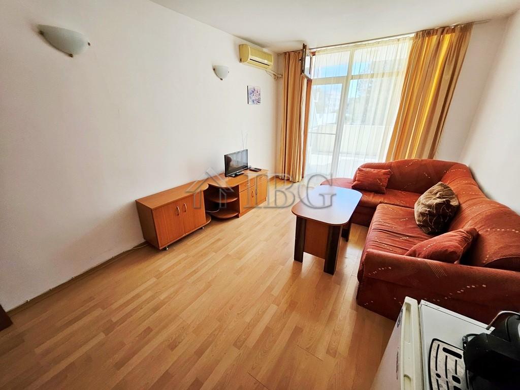 1-Bedroom Apartment with Pool View in Blue Summer Complex, Sunny Beach — photo 9 of 16