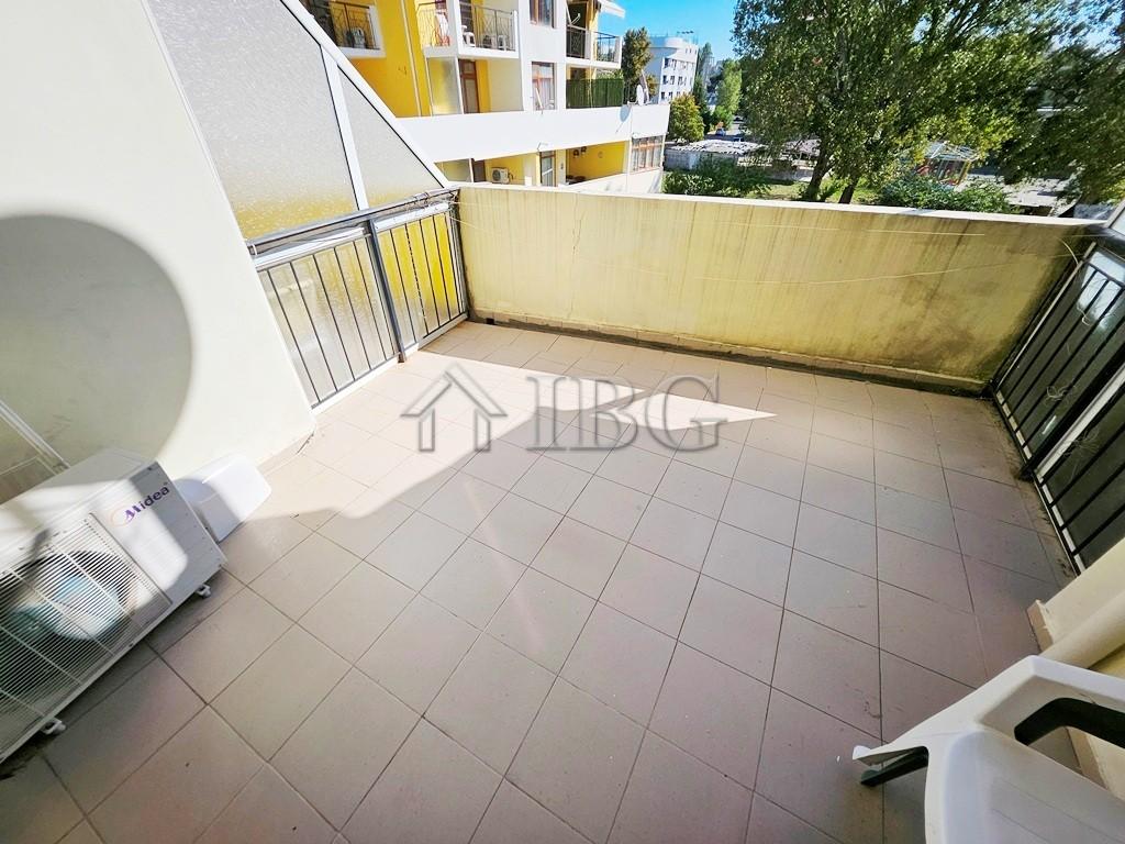 1-Bedroom Apartment with Pool View in Blue Summer Complex, Sunny Beach — photo 7 of 16