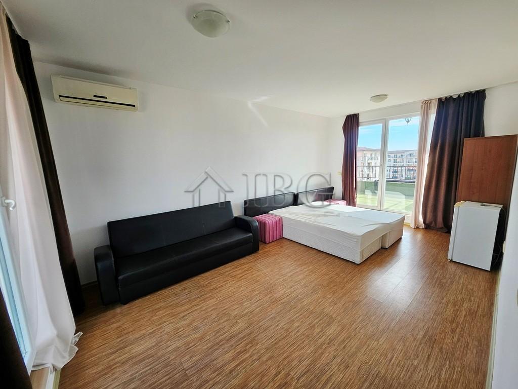 3-Bedroom Apartment with Big Terrace in Sunny View Central, Sunny Beach — photo 16 of 20