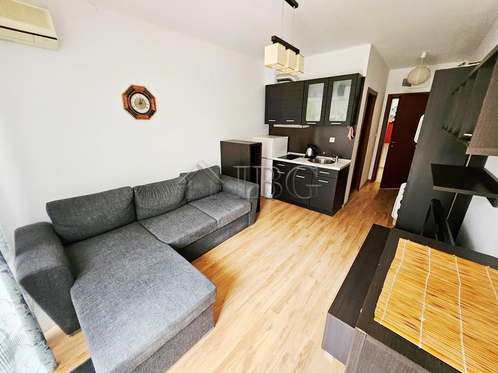 1-Bedroom Apartment with Pool View in Siana 4, Sveti Vlas — photo 5 of 13