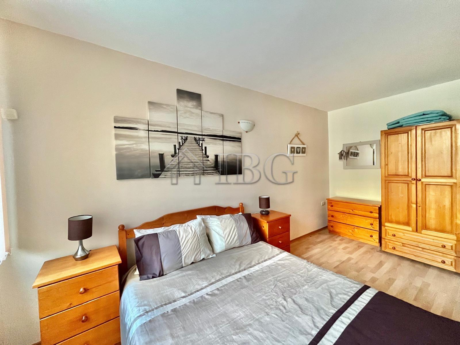 2-Bedroom Apartment with Partial Sea View, Sveti Vlas — photo 6 of 13