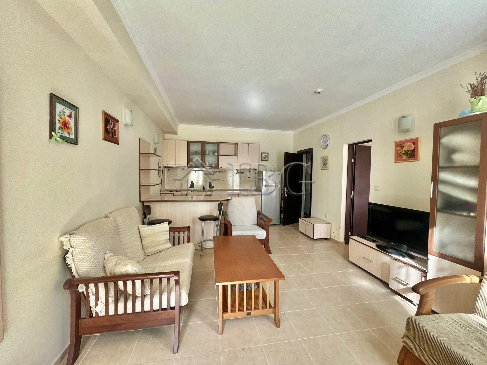 1-Bedroom Apartment with Pool View in Saint George Palace, Sveti Vlas — photo 4 of 10