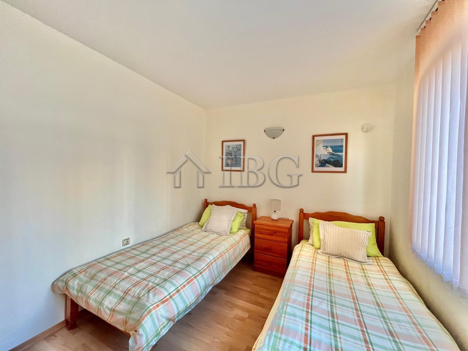 2-Bedroom Apartment with Partial Sea View, Sveti Vlas — photo 9 of 13