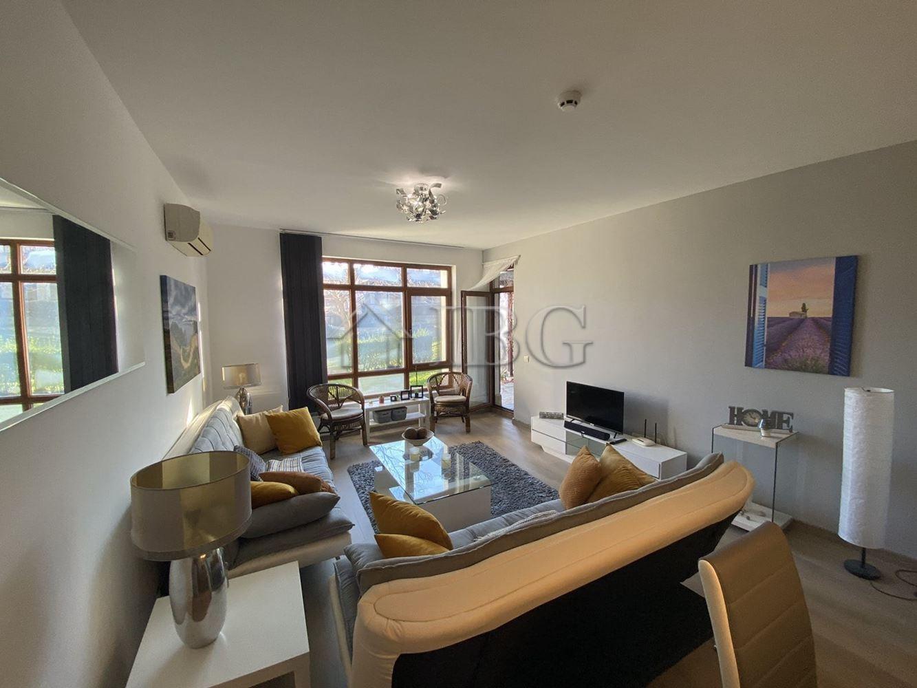 One-Bedroom Apartment with Private Yard in Vineyards Resort, Aheloy — photo 10 of 14