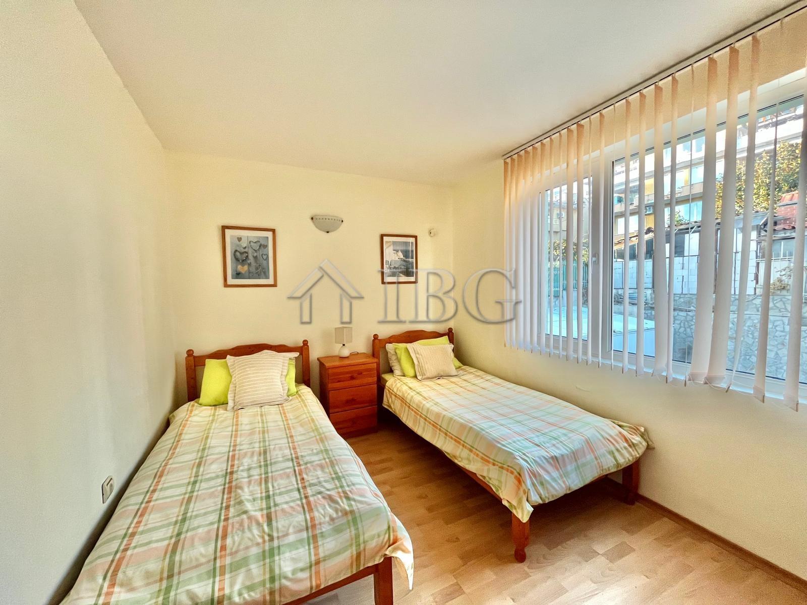 2-Bedroom Apartment with Partial Sea View, Sveti Vlas — photo 10 of 13