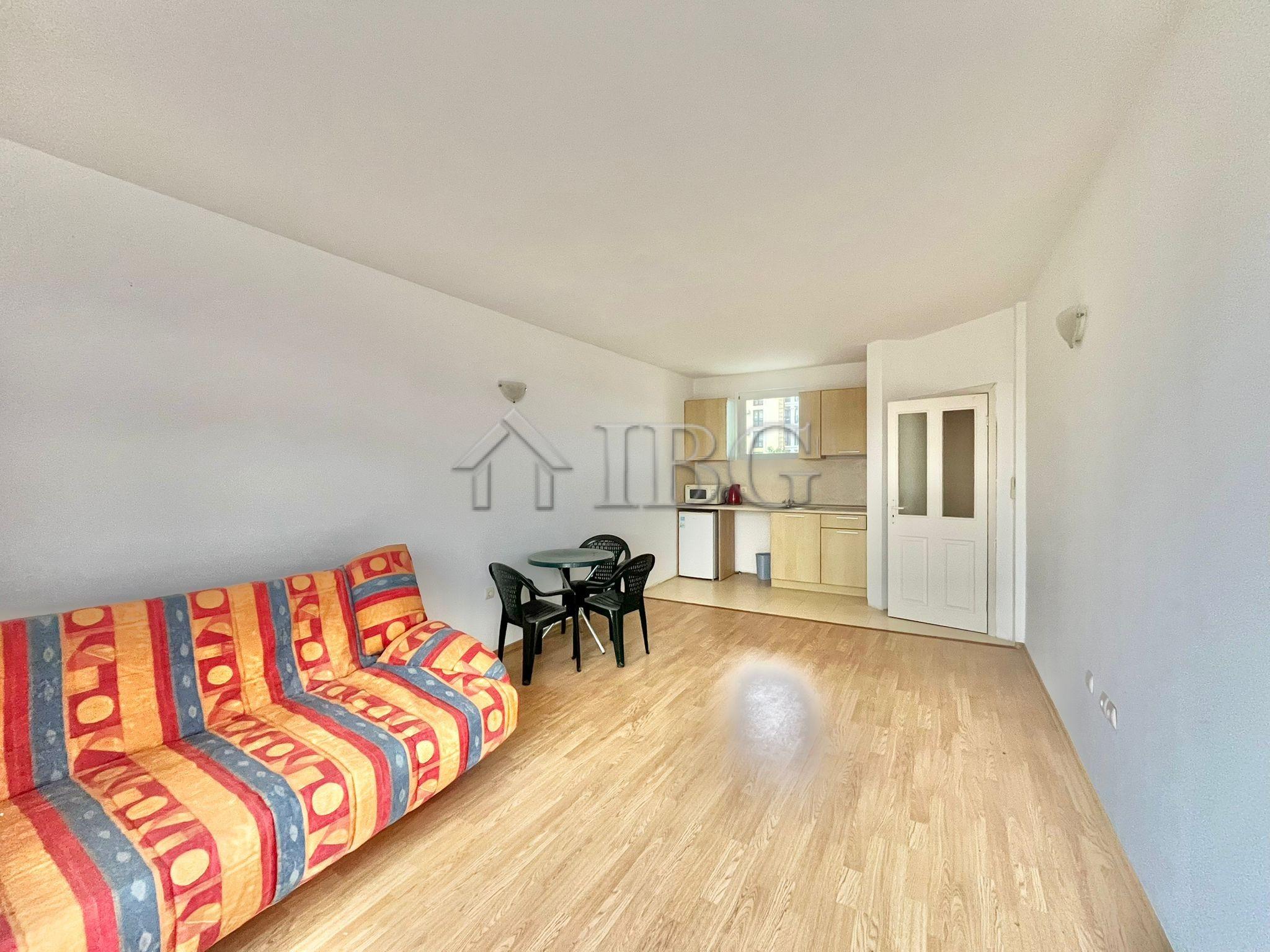 1-Bedroom Apartment with Sea and Green Area View in Sveti Nikola Complex, Sveti Vlas — photo 7 of 19