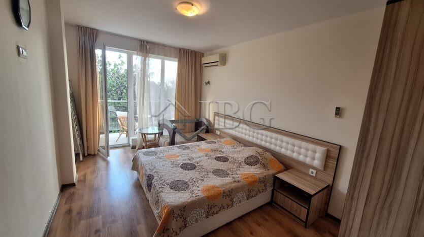 Spacious One-Bedroom Apartment in Mirni Complex, Sveti Vlas — photo 11 of 16