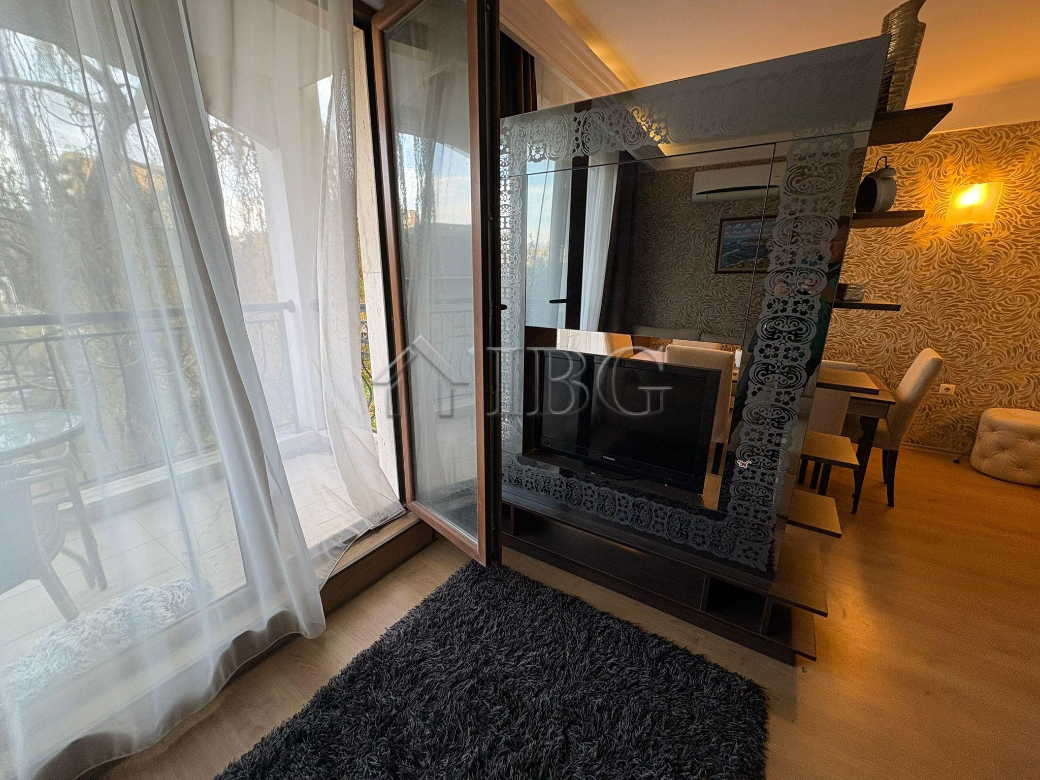 Pool View Apartment with 2 bedrooms, 2 bathrooms in Harmony Palace, Sunny Beach — photo 9 of 25
