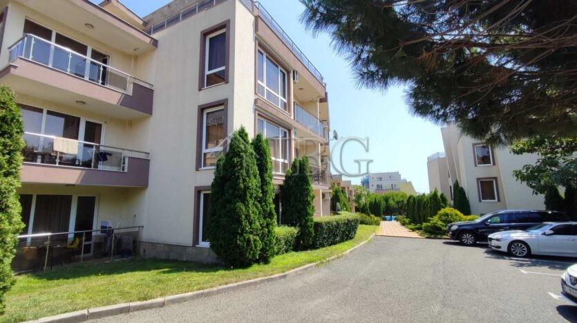 Spacious One-Bedroom Apartment in Mirni Complex, Sveti Vlas — photo 14 of 16