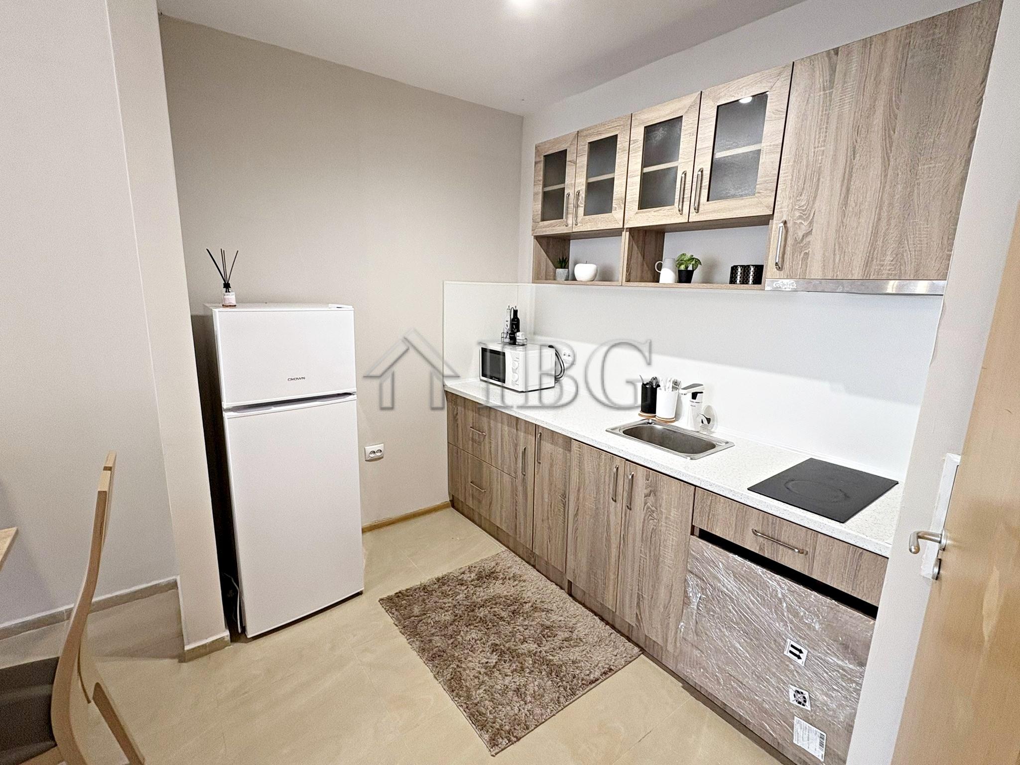 Bright and spacious one bedroom apartment with Pool View in complex Sunflower, Sunny Beach — photo 2