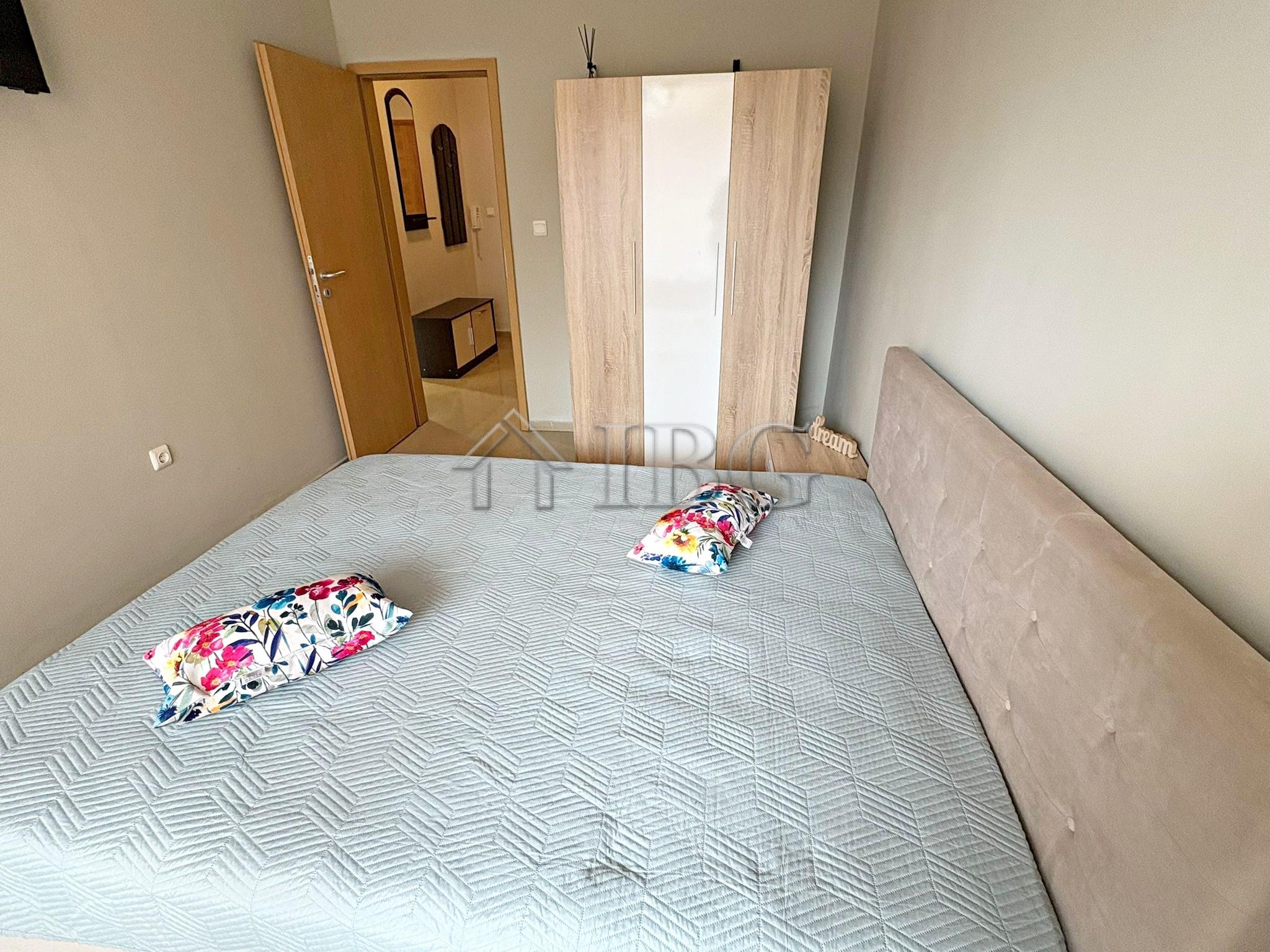 Bright and spacious one bedroom apartment with Pool View in complex Sunflower, Sunny Beach — photo 12 of 19