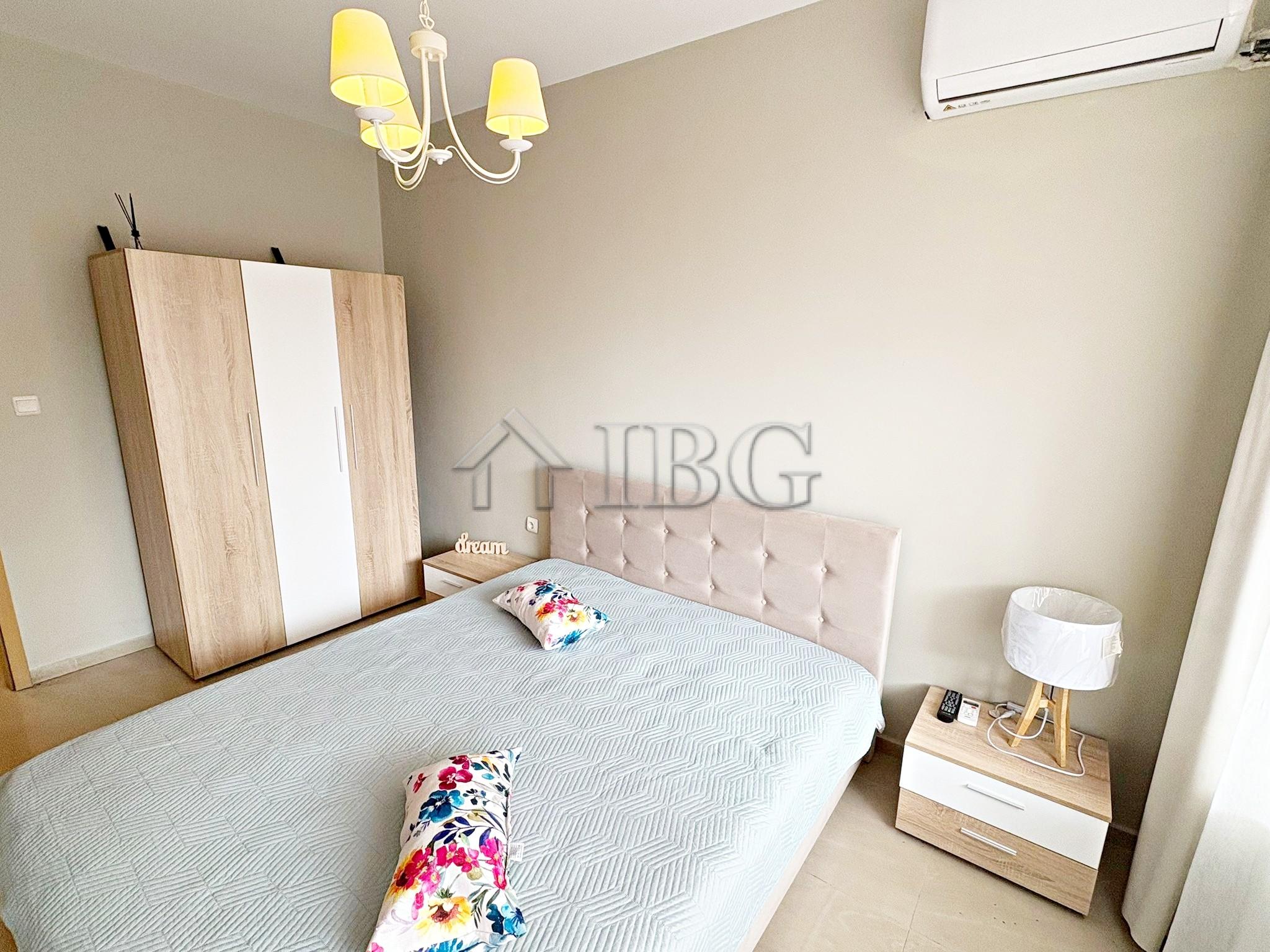 Bright and spacious one bedroom apartment with Pool View in complex Sunflower, Sunny Beach — photo 13 of 19