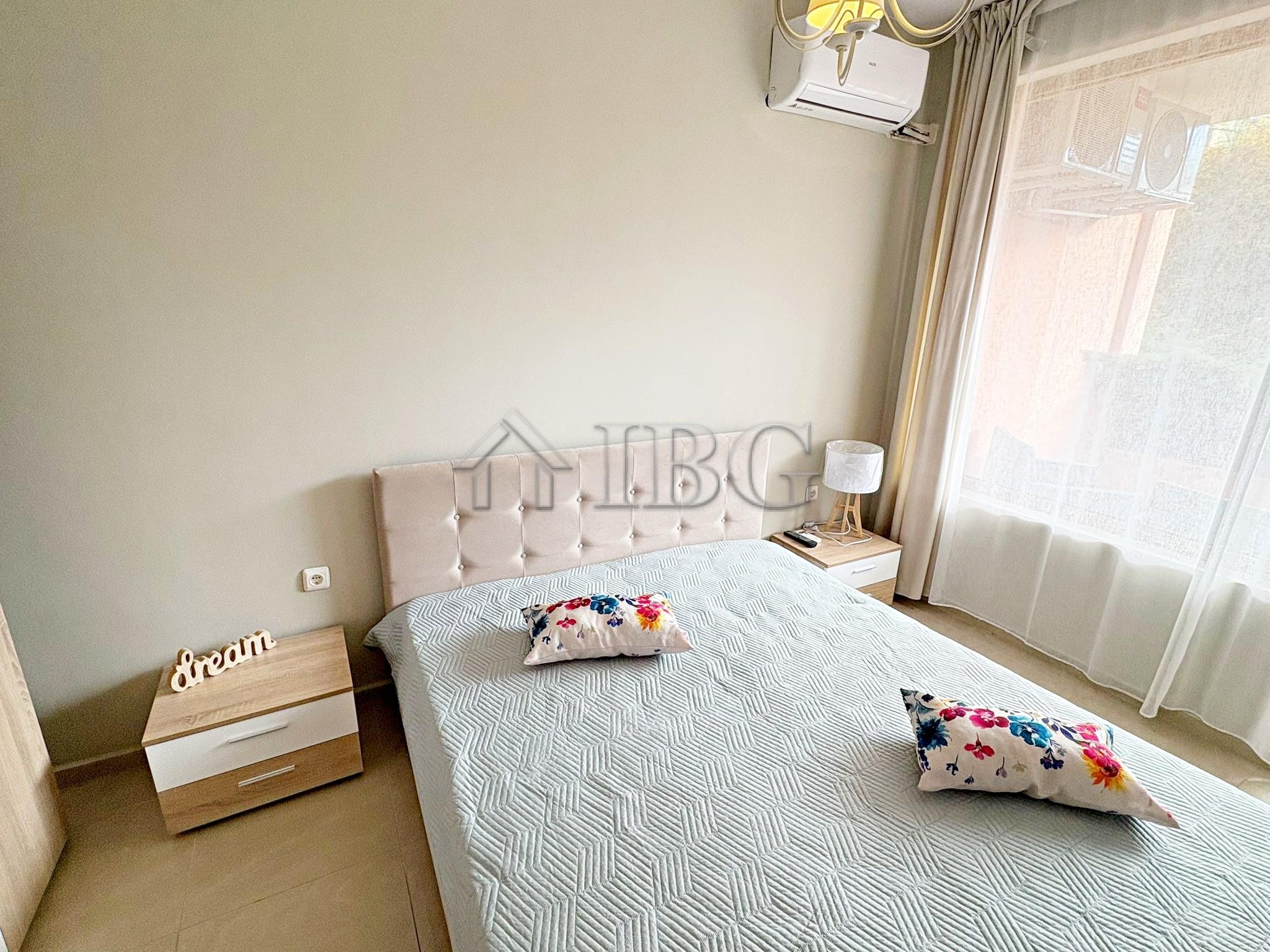 Bright and spacious one bedroom apartment with Pool View in complex Sunflower, Sunny Beach — photo 14 of 19