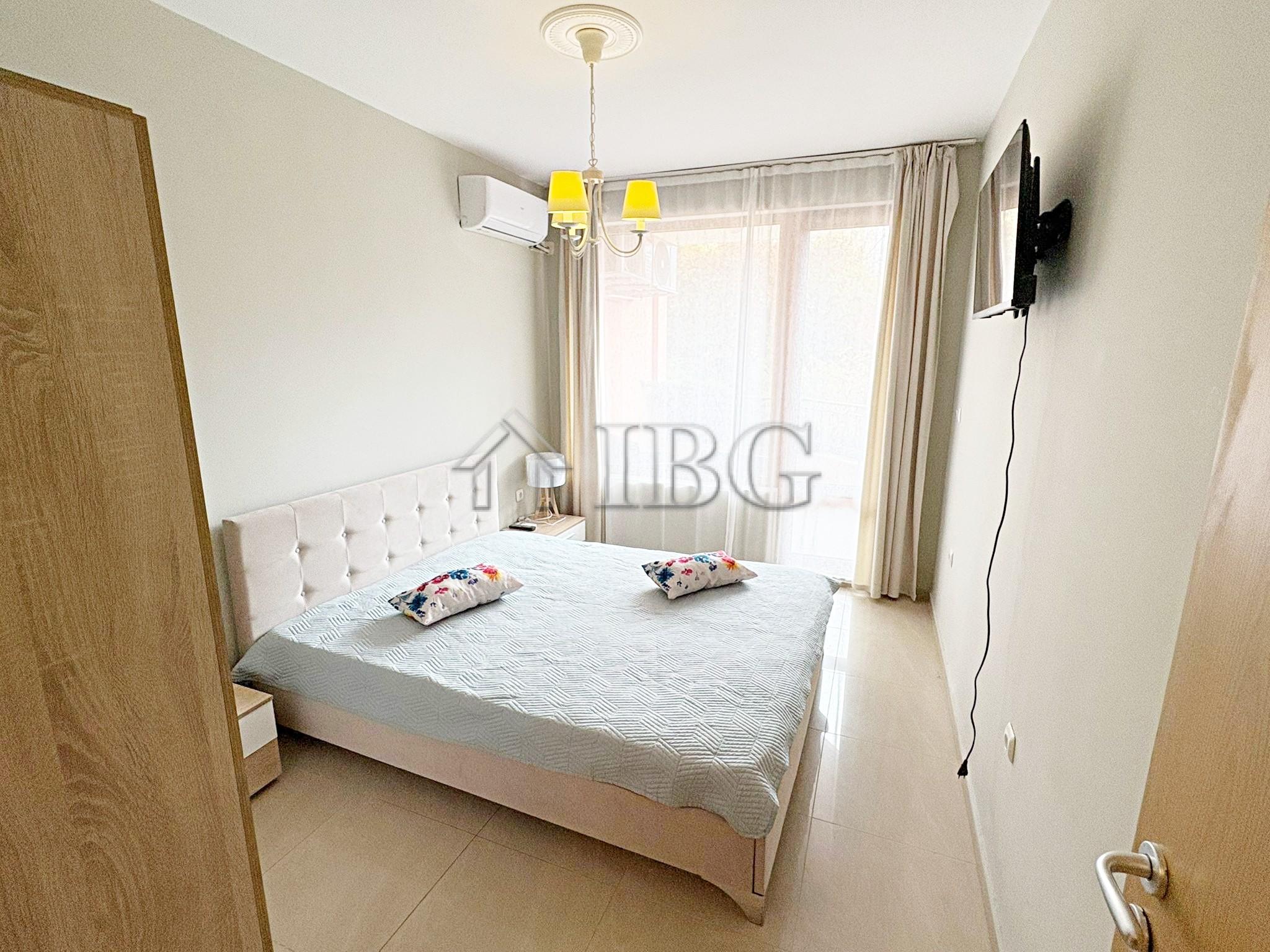 Bright and spacious one bedroom apartment with Pool View in complex Sunflower, Sunny Beach — photo 15 of 19