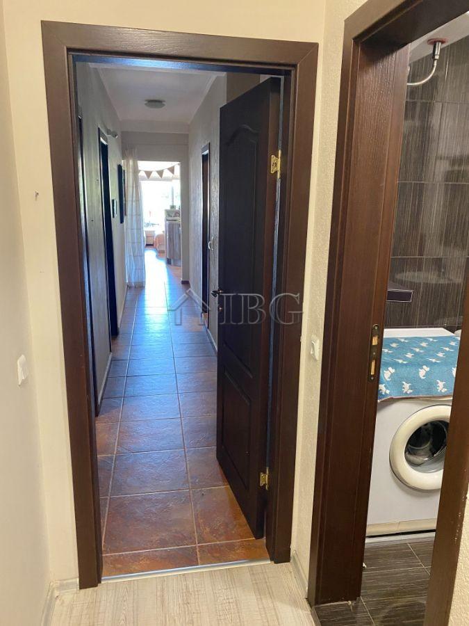 Sea View apartment with 3 bedrooms and 2 bathrooms in Sveti Vlas, no maintenance fee — photo 19 of 25
