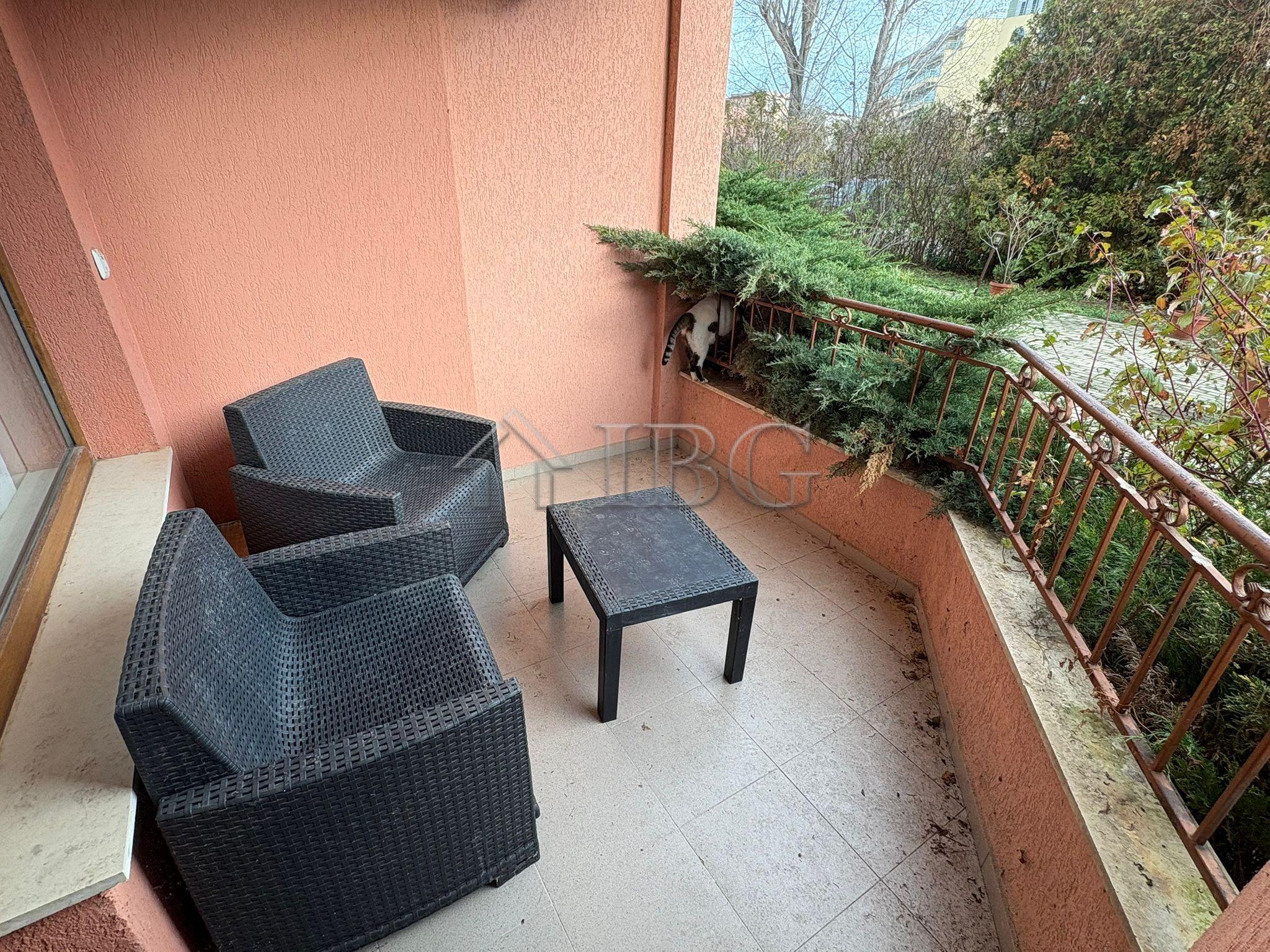 Bright and spacious one bedroom apartment with Pool View in complex Sunflower, Sunny Beach — photo 5 of 19