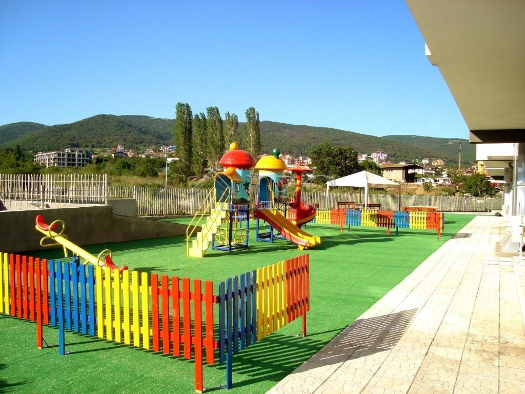 One-Bedroom Apartment with Mountain View in Butterfly Complex, Sveti Vlas — photo 18 of 18